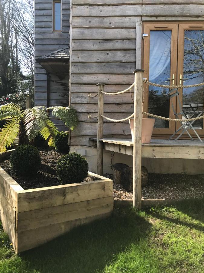 Winnie's Corner: Secluded Woodland Retreat Carlyon Bay Exterior photo